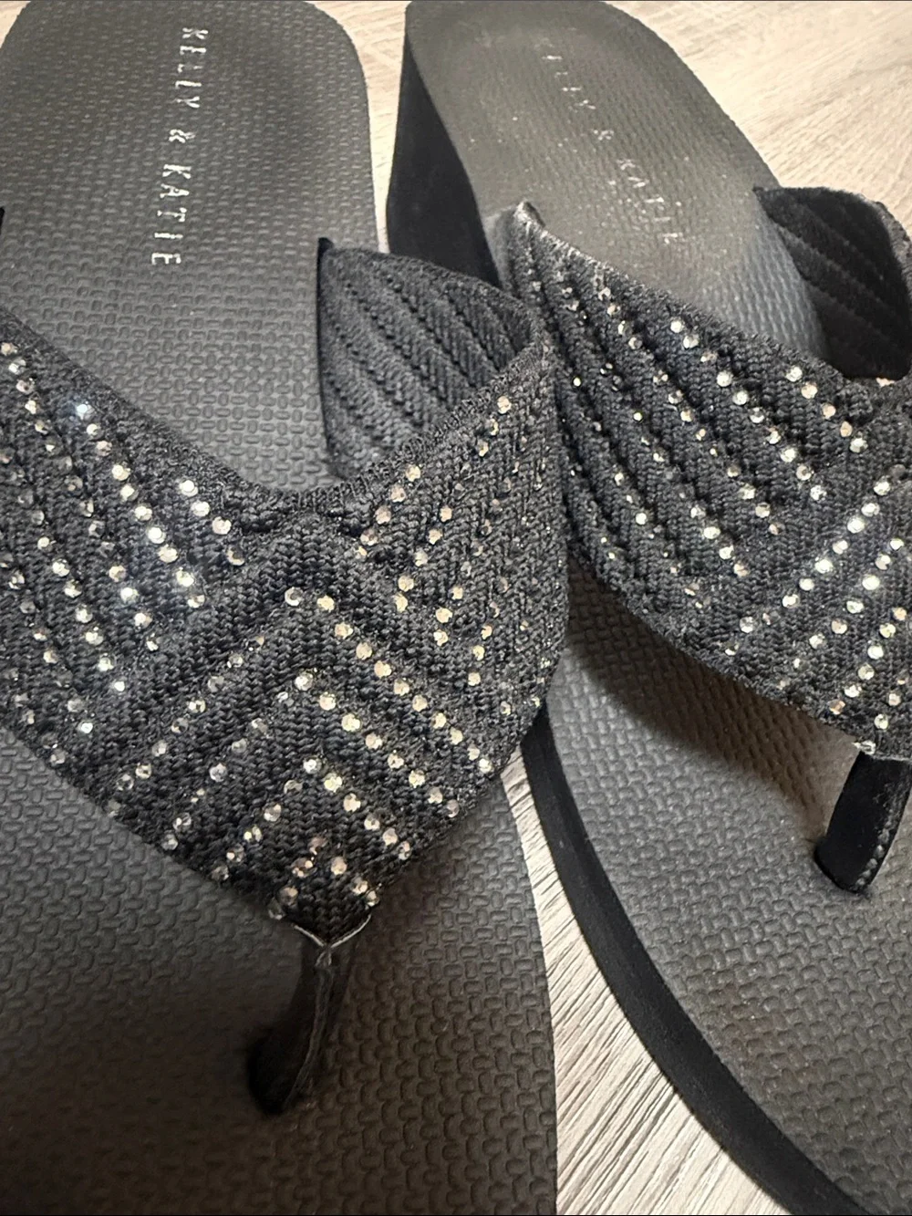 Kelly & Katie Black Embellished V‑Strap Flip Flops 9